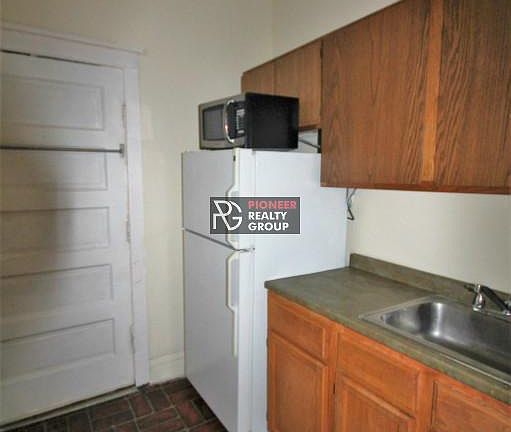 3rd image of 719 W Barry Ave #719B3
