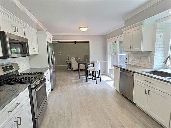 5th image of 9415 W 103rd St