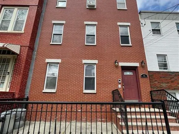 32 Beacon Avenue image 1 of 7
