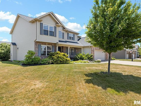 3rd image of 434 Garnet Dr