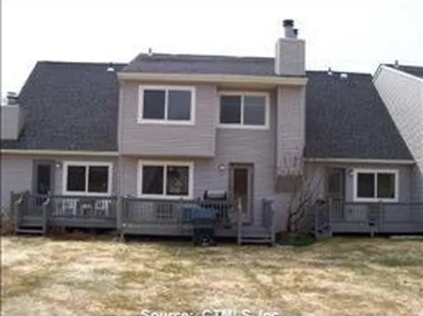 31 Chelsea Ln, East Granby, CT 06026