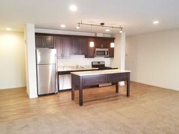 Kitchen w/ Island