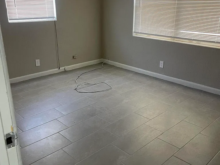 1400 Hillcrest Dr — Photo 11