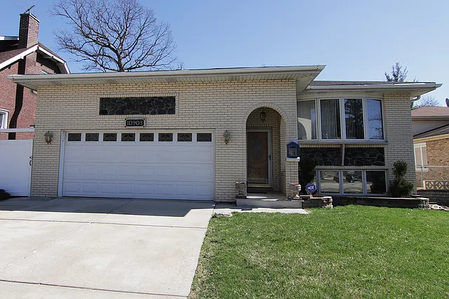 10903 S Harlem Ave photo 1
