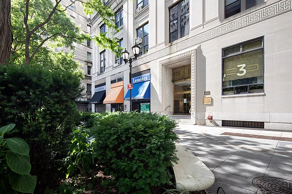 Sold by Sotheby's International Realty | media 9