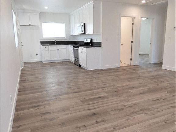 4th image of 18022 Roseton Ave #18022