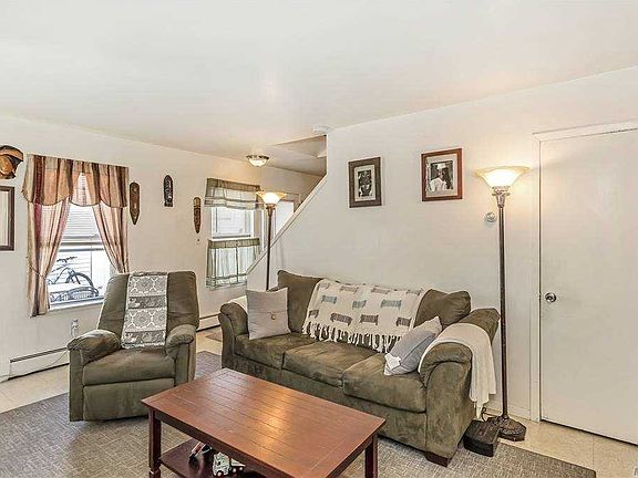 4th image of 210C Lowndes Ave