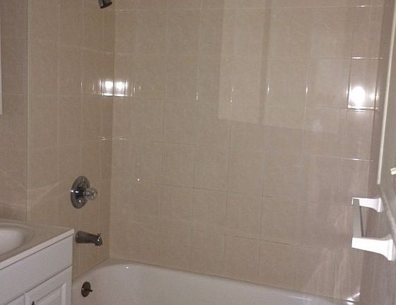 5th image of 949 E 228th St APT 3