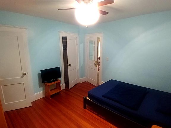 3rd image of 44 Woodbine St Room 1B