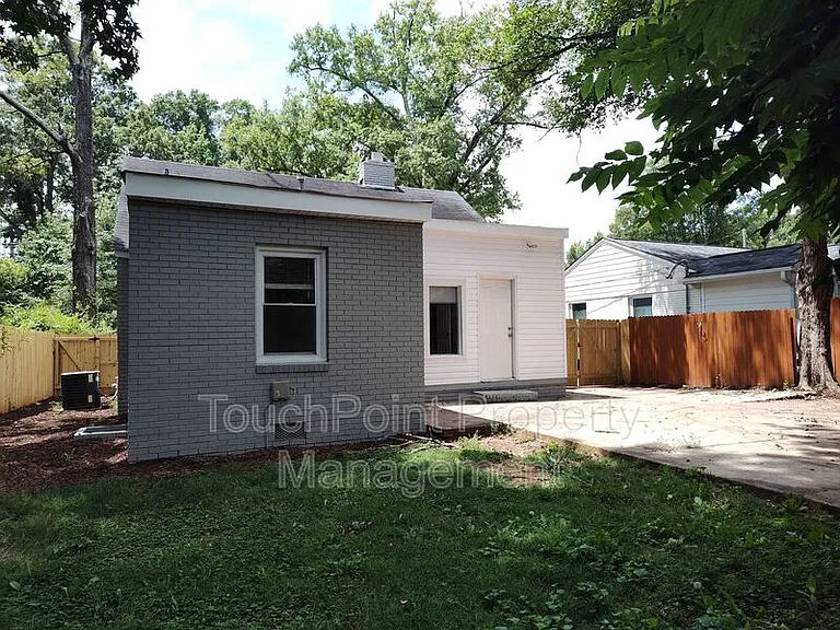 1405 Shamrock Dr — Photo 17