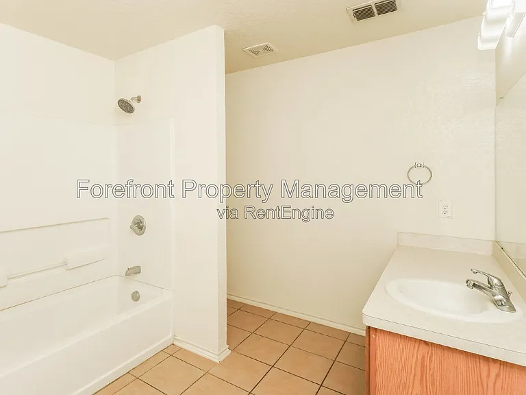 5915 Iris Isle — Photo 10