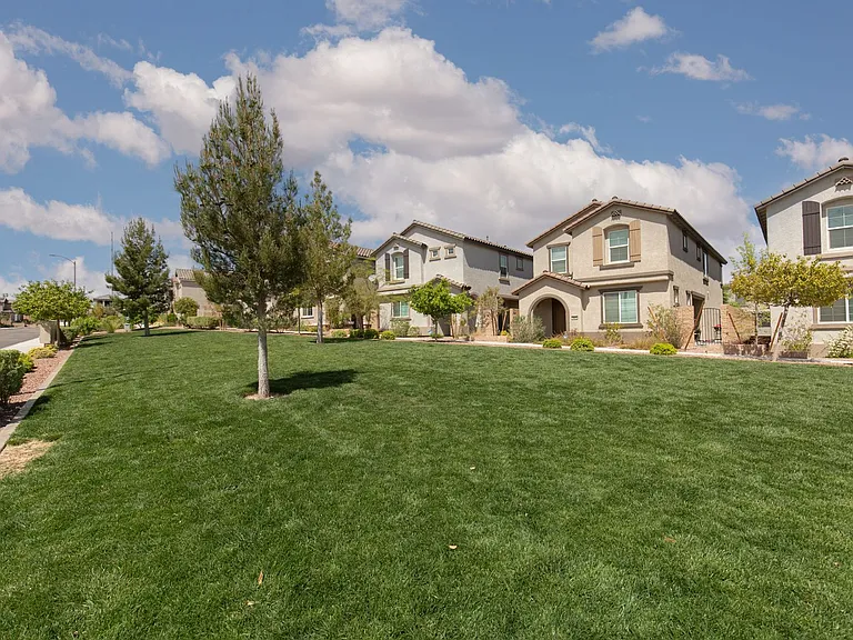 8045 Skye Foxx St — Photo 33