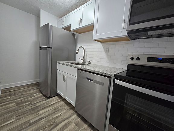 2nd image of 3001 SW Archer Rd APT 38