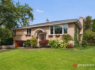 443 W Commonwealth Ln, Elmhurst, IL 60126