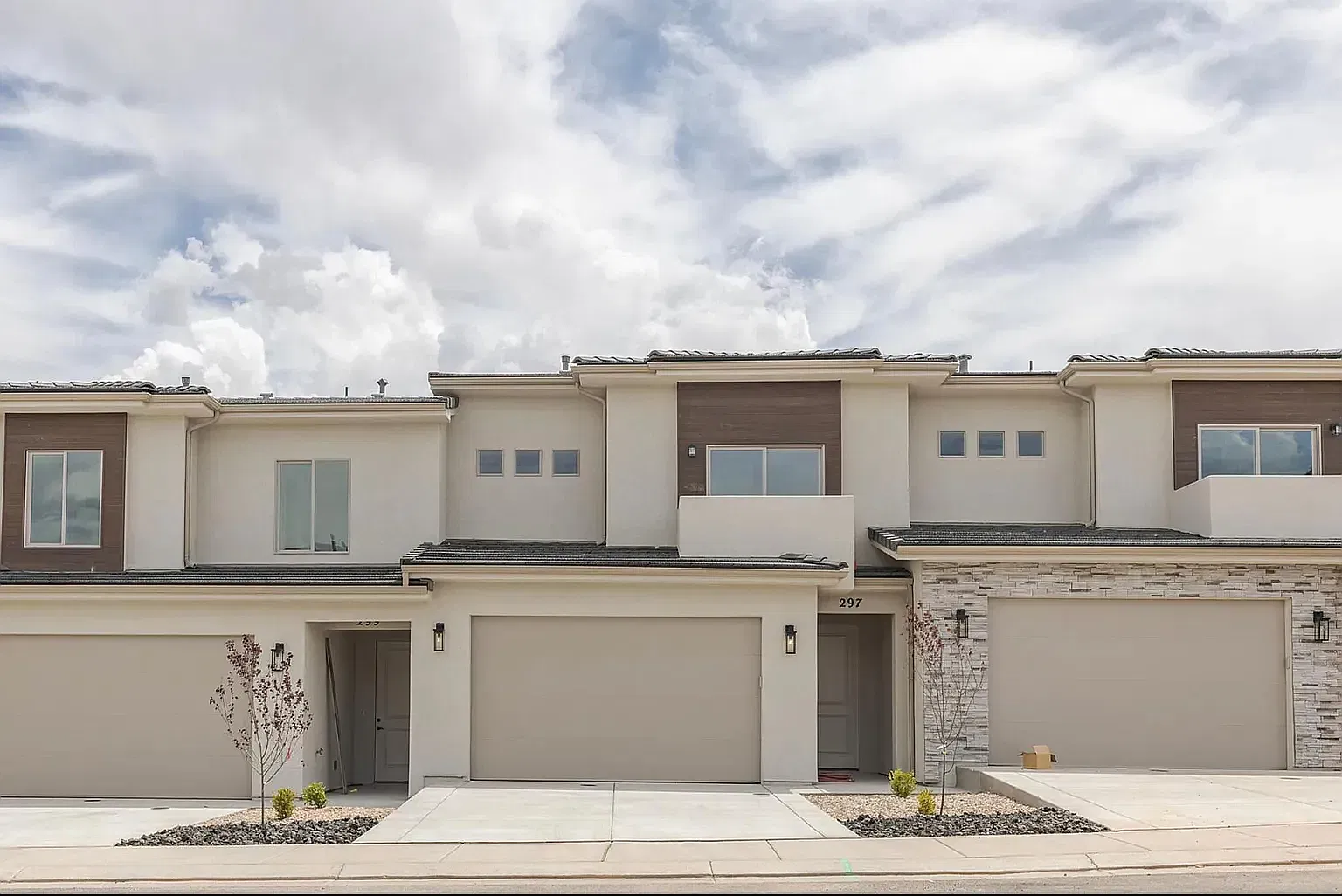 3 bed, 2.5 bath, 1642 sqft, $1,900 — Photo 1