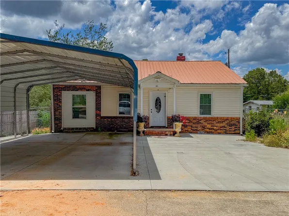 504 Bolick St, Seneca, SC 29672