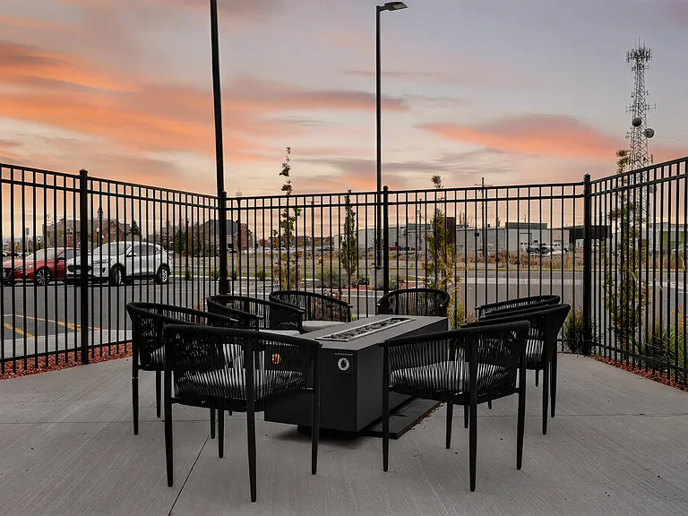 Riverwalk Apartments — Photo 5