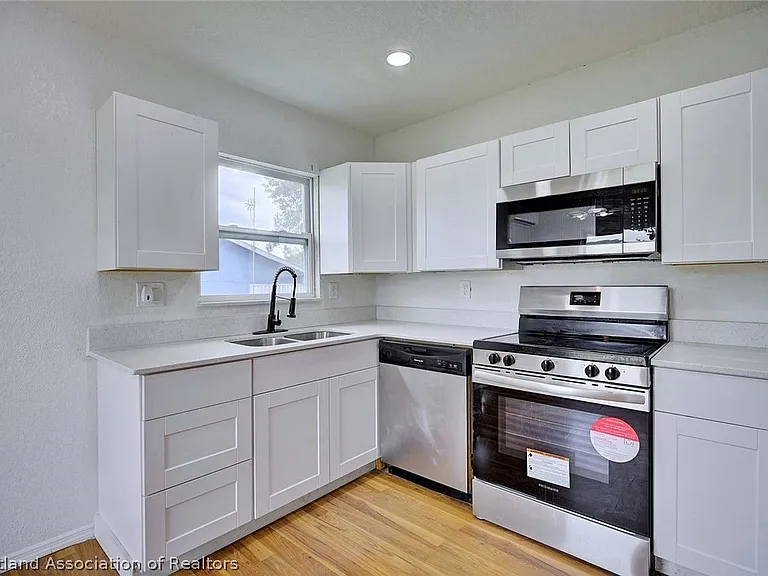 1547 Sycamore Ave — Photo 3