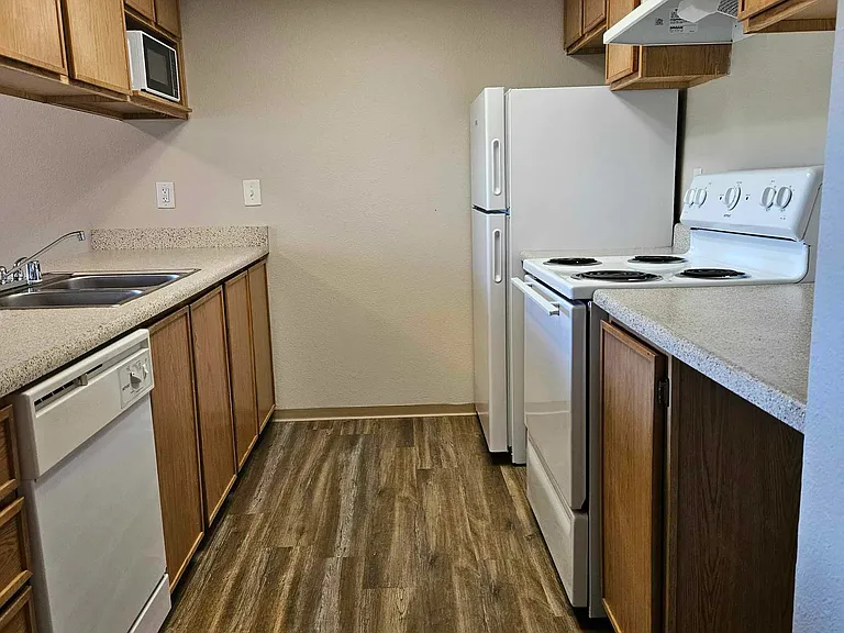 The Lexington Apartments — Photo 7