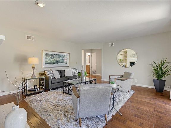 5th image of 20327 Clifden Way