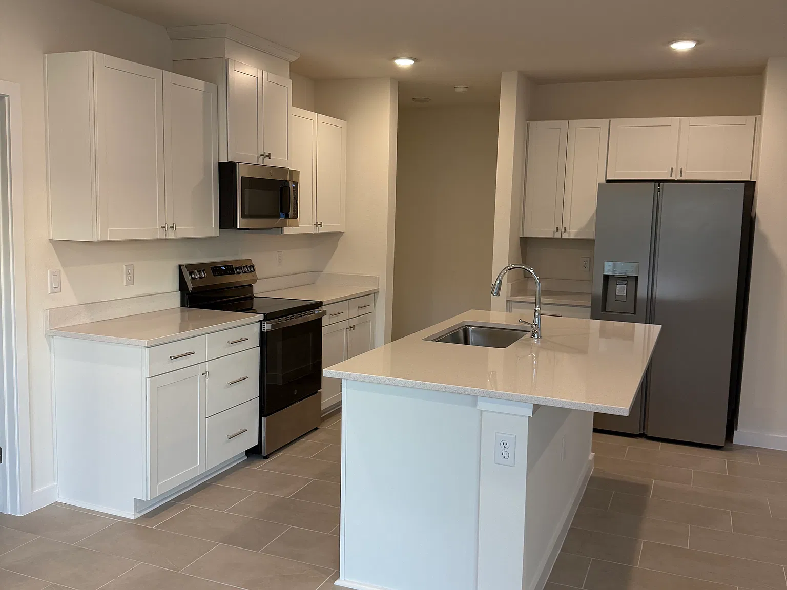 4 bed, 1679 sqft, $2,300 — Photo 4
