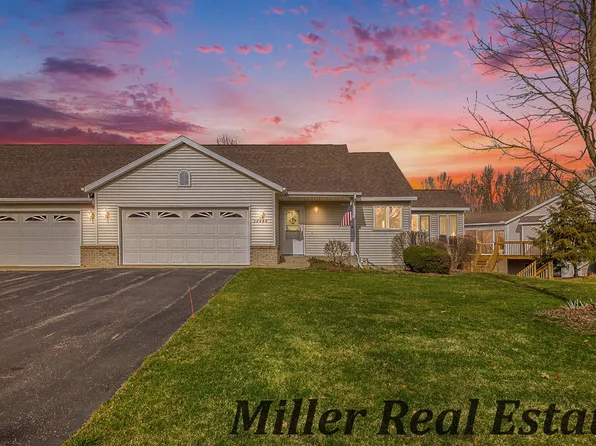 12446 Bayview Dr, Wayland, MI 49348