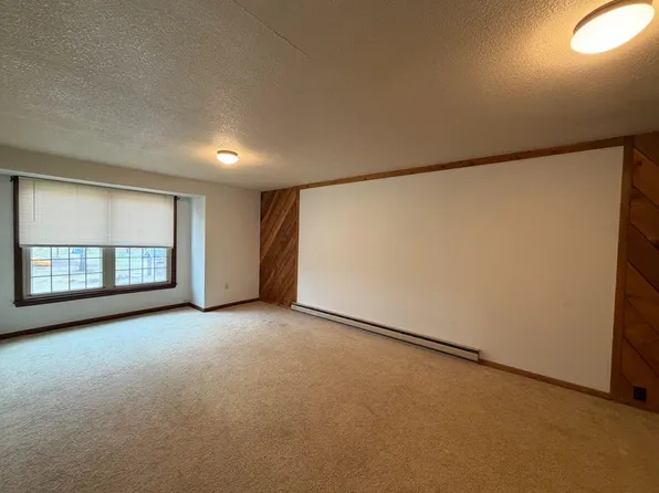 1230 Division St #1226, Charleston, IL 61920