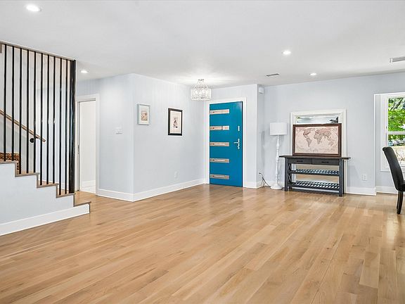 4th image of 14010 Carillon Dr