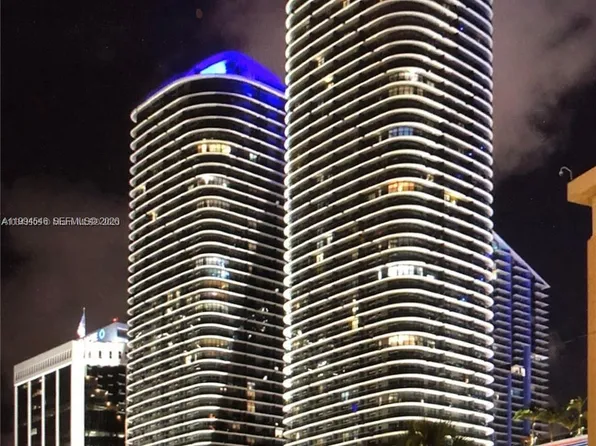 55 SW 9th St, Miami, FL