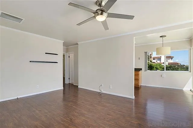1821 Linwood St — Photo 9