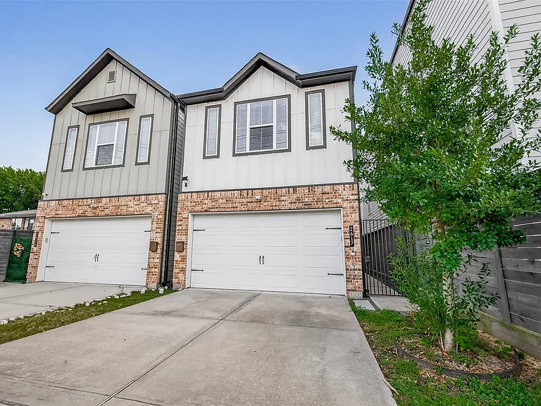 2617 Live Oak St — Photo 2