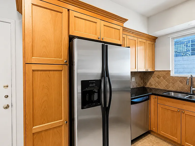 1530 N Laurel Ave #9 — Photo 3