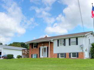 3519 N Pleasant Dr, East Palestine, OH 44413
