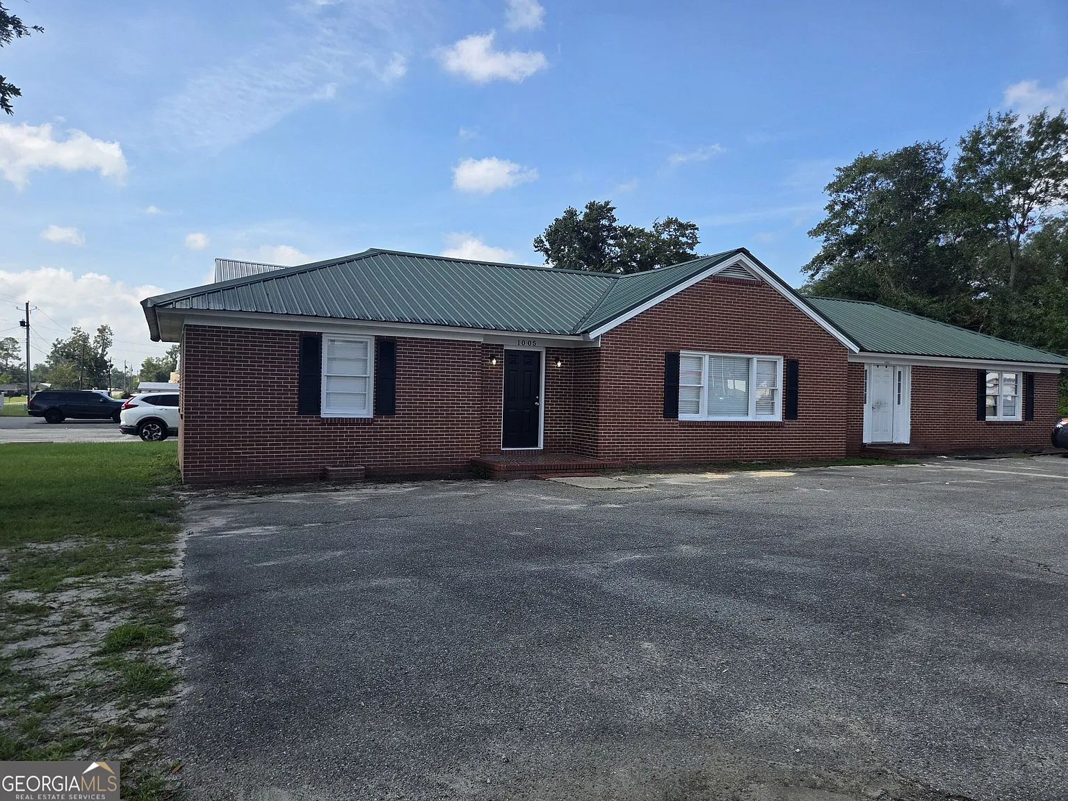2 bed, 1.0 bath, 1072 sqft, $1,080 — Photo 2