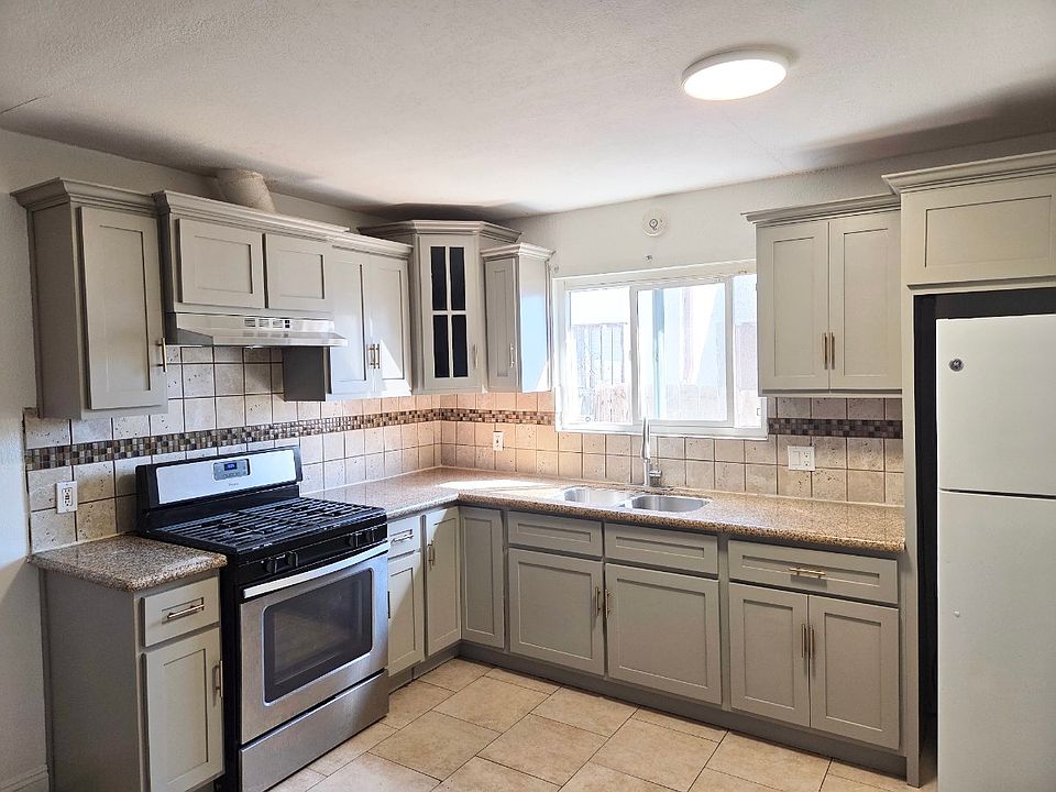 1st image of 848 1/2 W 62nd St
