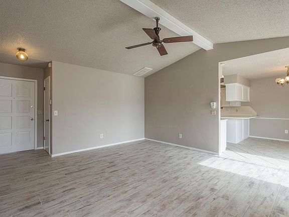 5th image of 428 Hanging Elm Dr