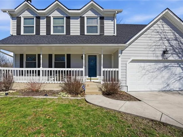 14875 W Peppermill Dr, Olathe, KS 66062