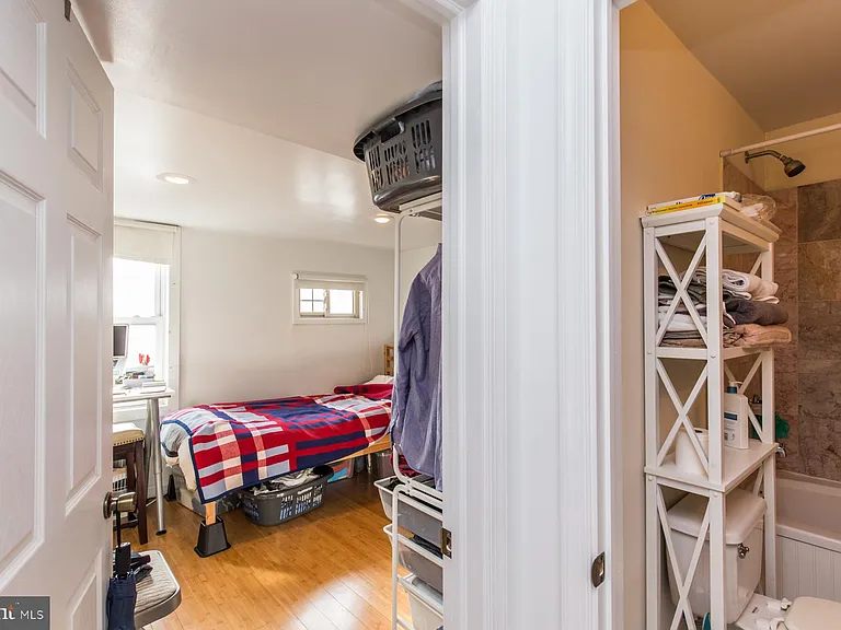 619 S 16th St #3R — Photo 6