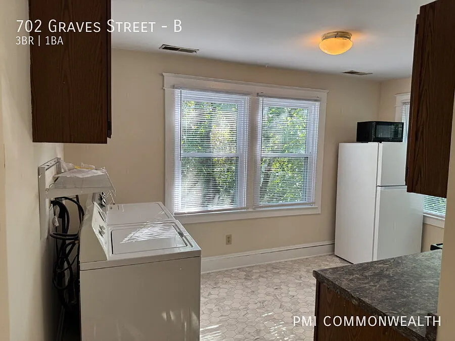 3 Bed / 1 Bath Duplex (Available Now) — Photo 4