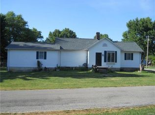 215 W Charles St, Medora, IL 62063
