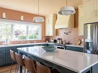 3 bed, 2.0 bath, 2140 sqft, $3,750 — Photo 2