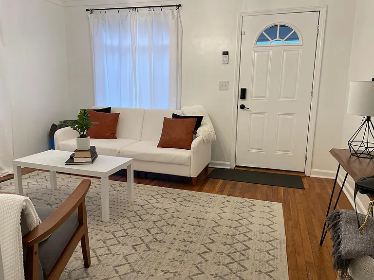 1007 E Unaka Ave #2 — Photo 4