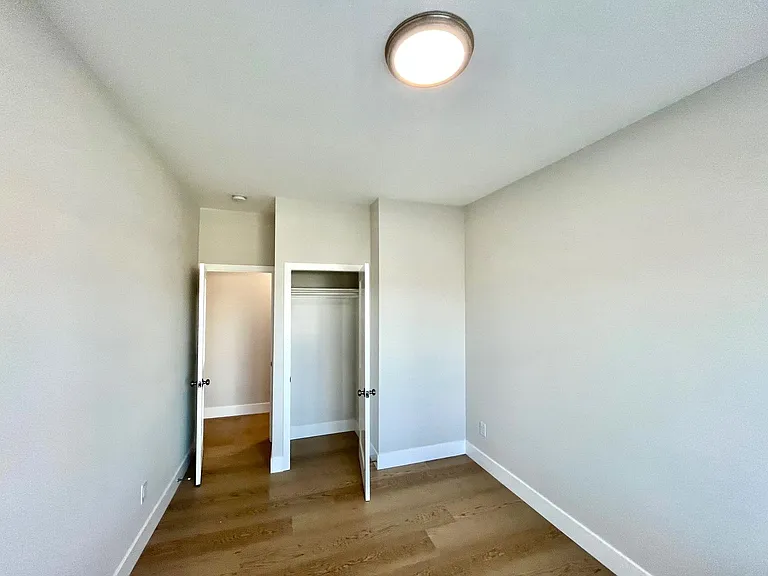 Spectacular, Top Floor 2 Bed/1 Bath Fully Renovated — Photo 8