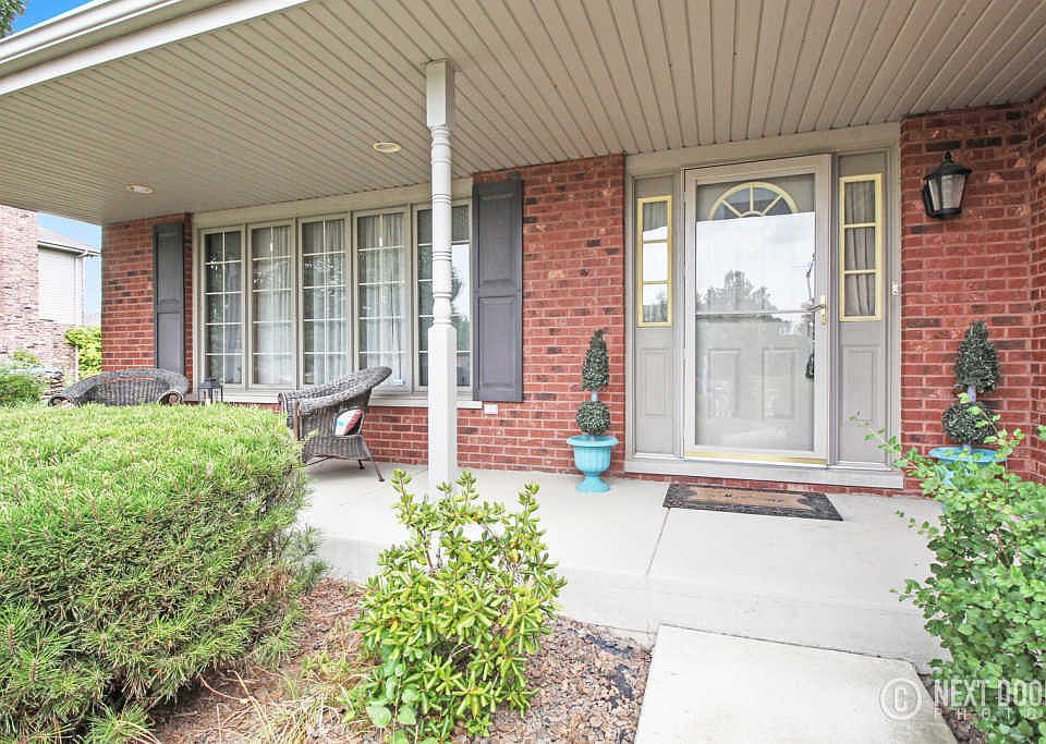 1st image of 19415 Waterford Ln