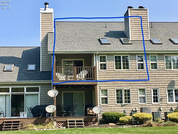 2nd image of 111 W Lakeshore Dr