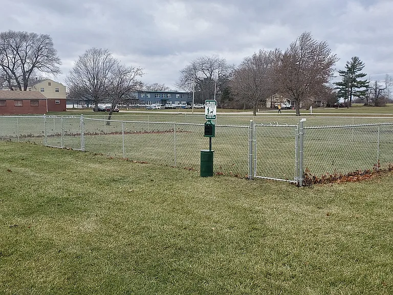 South Pointe Commons — Photo 17