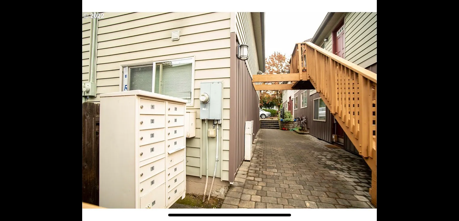 8664 North Willamette Boulevard — Photo 4