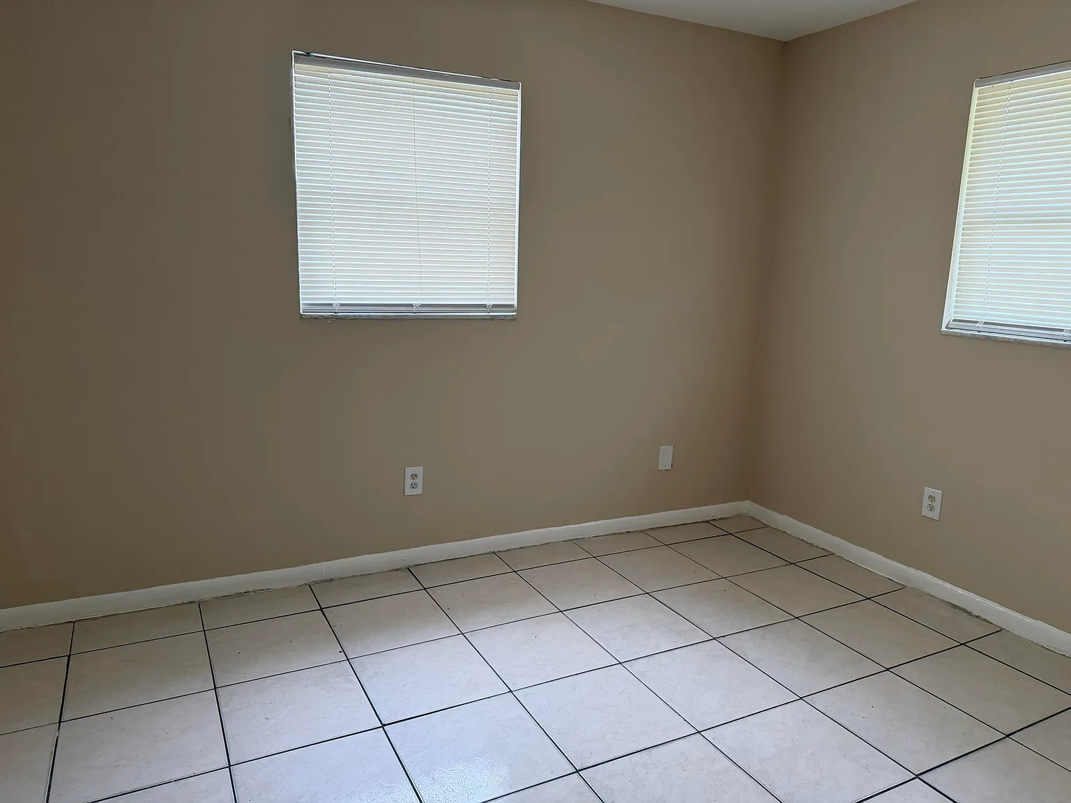 2 bed, 1.0 bath, 812 sqft, $1,900 — Photo 4