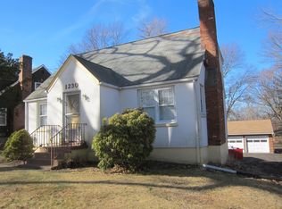 1230 Old Town Rd, Trumbull, CT 06611