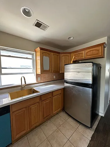 641 Court St #2 Photo 1